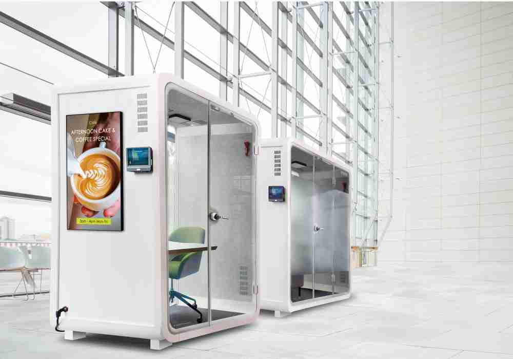 YAXIN111子公司达擎之智慧行动办公舱，，，，采用PDLC智能调光玻璃设计，，，透过通电与断电的电流切换，，，呈现透明与雾面效果，，，，具节能降耗特性并兼顾隐私，，，确保信息安全