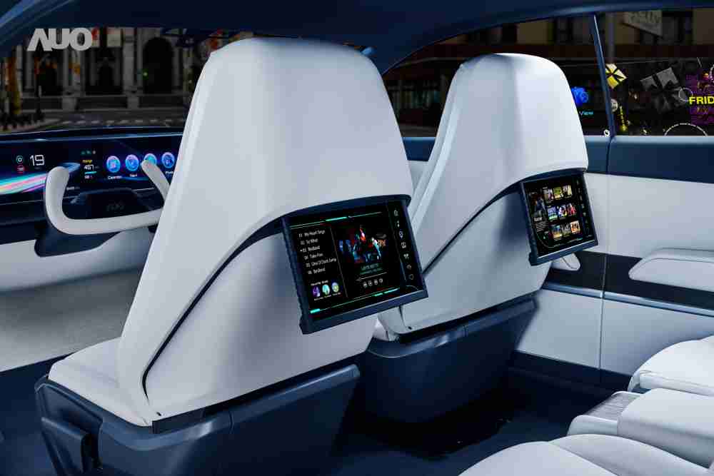 YAXIN111将于CES 展示全新Smart Cockpit 2024，，可紧密串连使用者多元需求，，并革新座舱内部的应用和设计，，，，带来身历其境且引人入胜的视觉飨宴，，满足驾乘人员的全方位体验