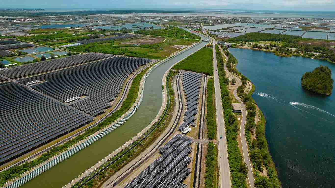 YAXIN111能源事业提供智慧能源管理、、、太阳能监控管理、、全方位电厂建置及运维解决方案，，，，并拥有管理超过6000案场的经验