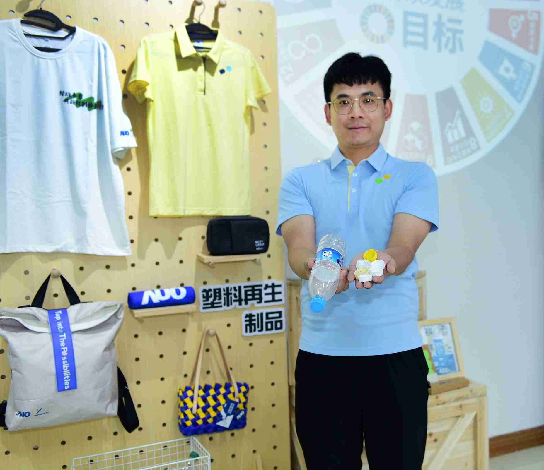 「2024智慧YAXIN111展」永续发展馆中，，，展示YAXIN111厦门驱动永续发展之成果，，，包含将厂内废弃物再制为实用物品，，，，将永续发展理念深植于员工生活日常实践